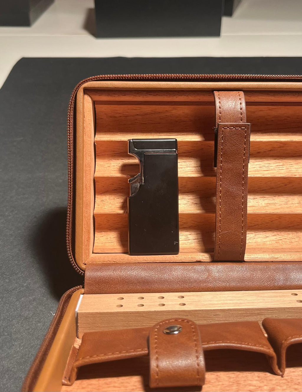 Humidor Özellikli Deri Puro Seyahat Çantası (Çakmak & Kesici Dahil)