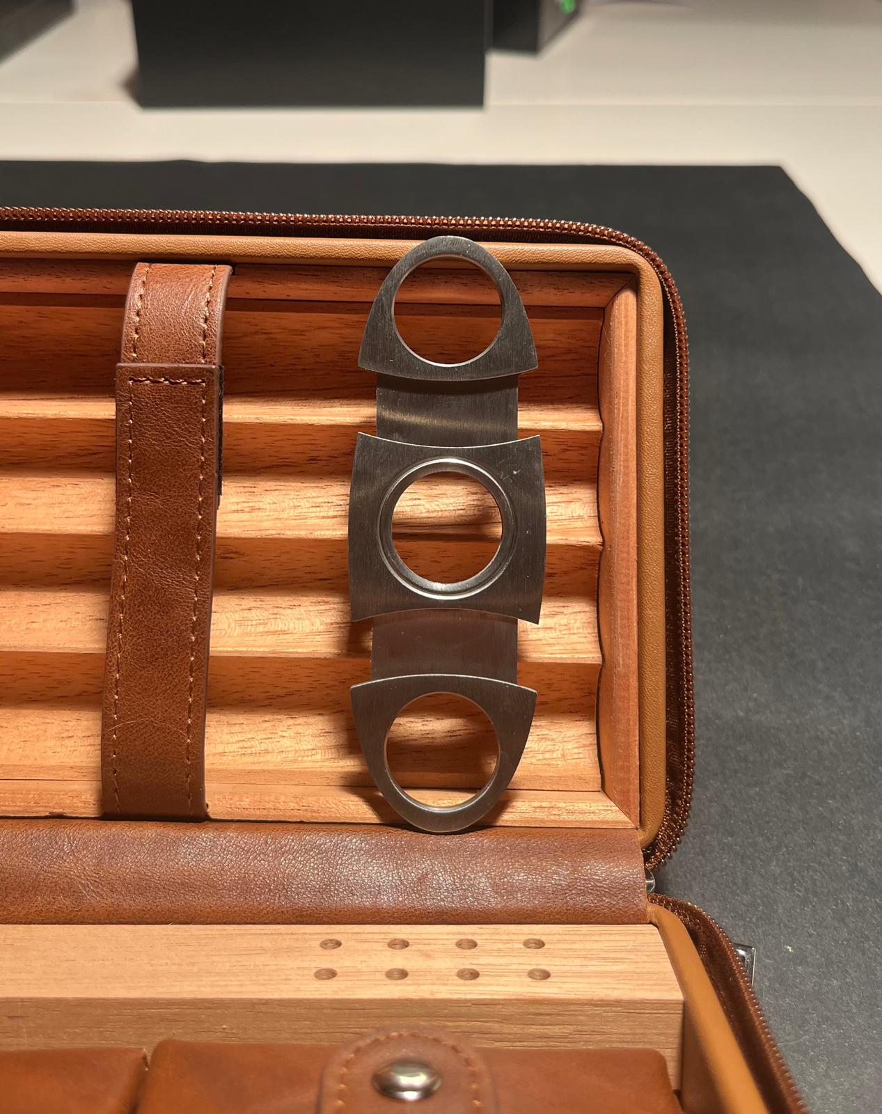 Humidor Özellikli Deri Puro Seyahat Çantası (Çakmak & Kesici Dahil)