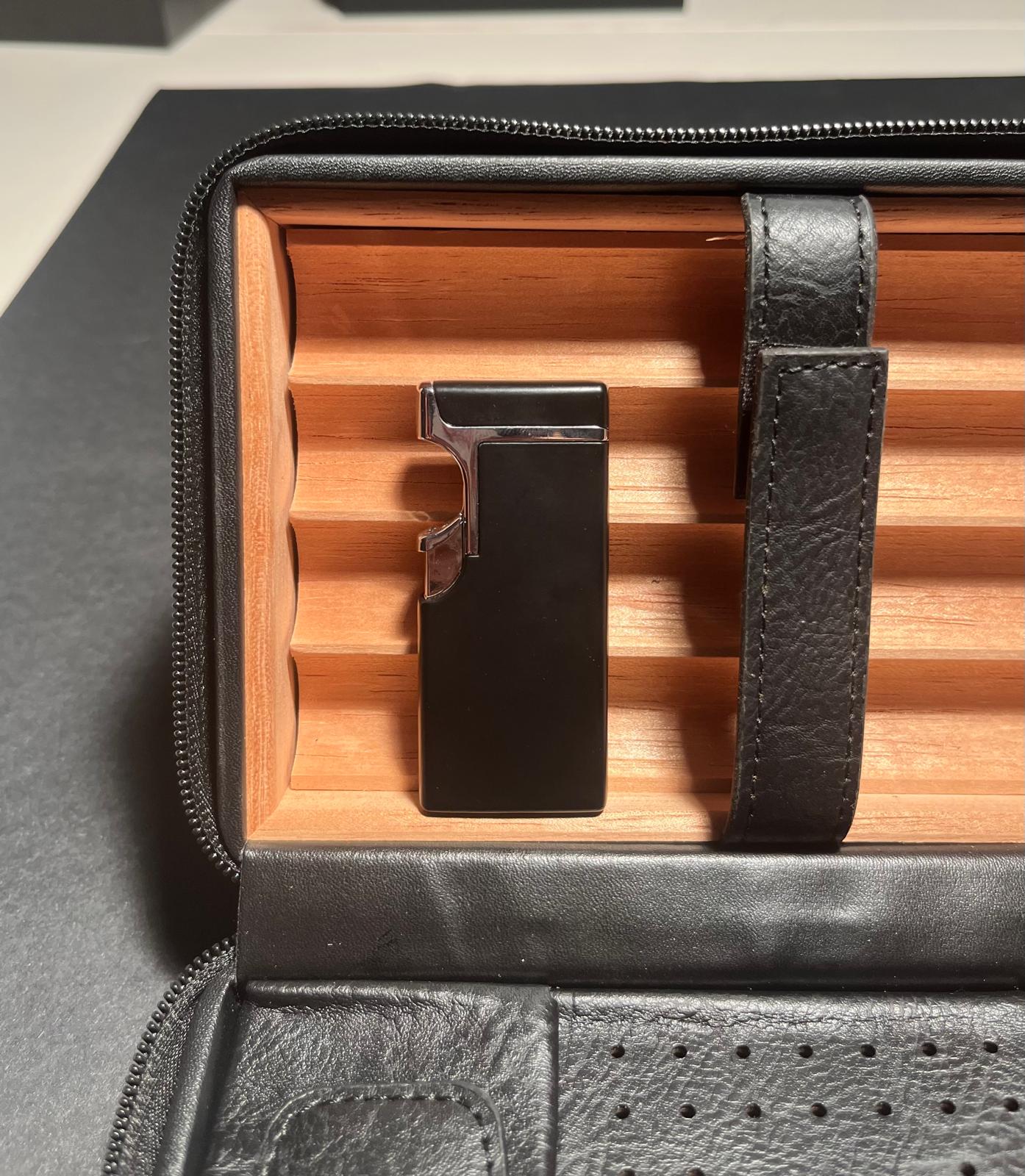 Humidor Özellikli Deri Puro Seyahat Çantası (Çakmak & Kesici Dahil)